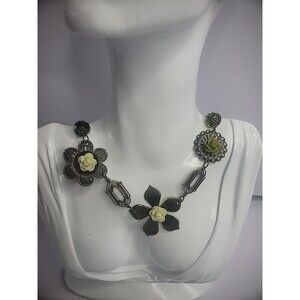 Vintage Antique Gold Bronze Tone Necklace Flowers Beads Stone Green Jewelry